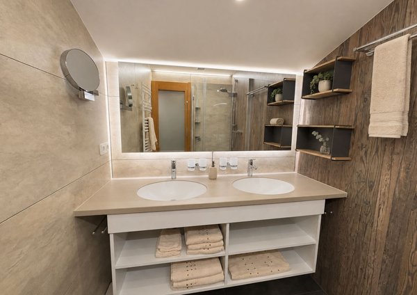 ULA_EASY STAY_Apartment 6_Badezimmer.jpg