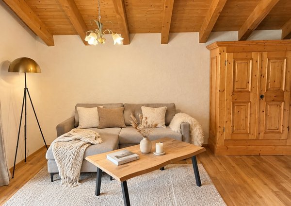 ULA_EASY STAY_Apartment 6_Wohnzimmer.jpg