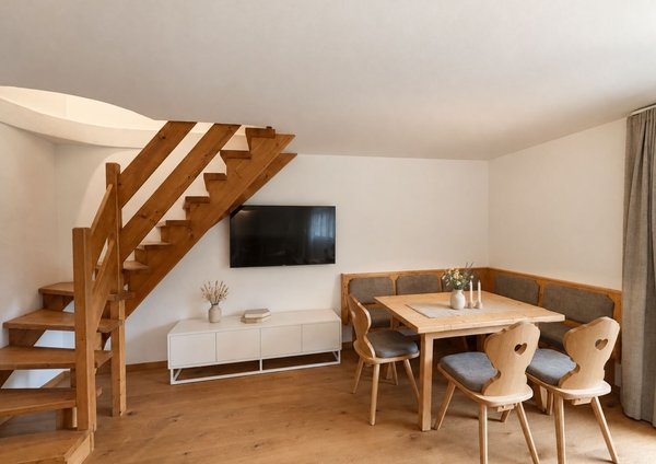 ULA_EASY STAY_Apartment 5_Wohnbereich.jpg