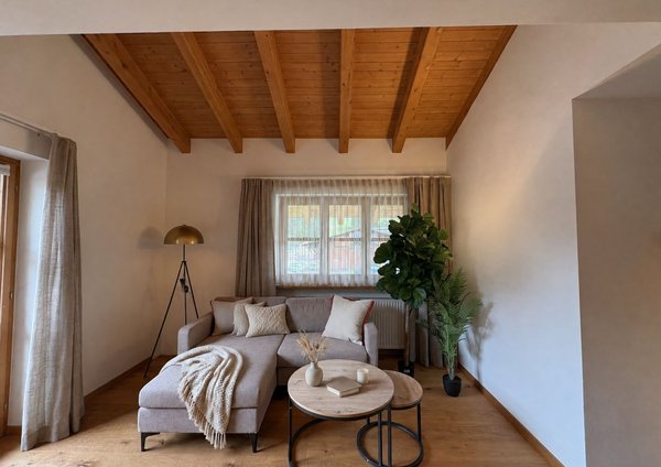 ULA_EASY STAY_Apartment 5_Wohnzimmer_3.jpg