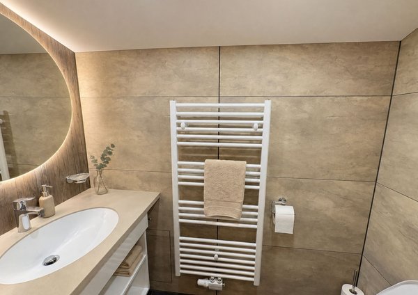 ULA_EASY STAY_Apartment 6_WC.jpg